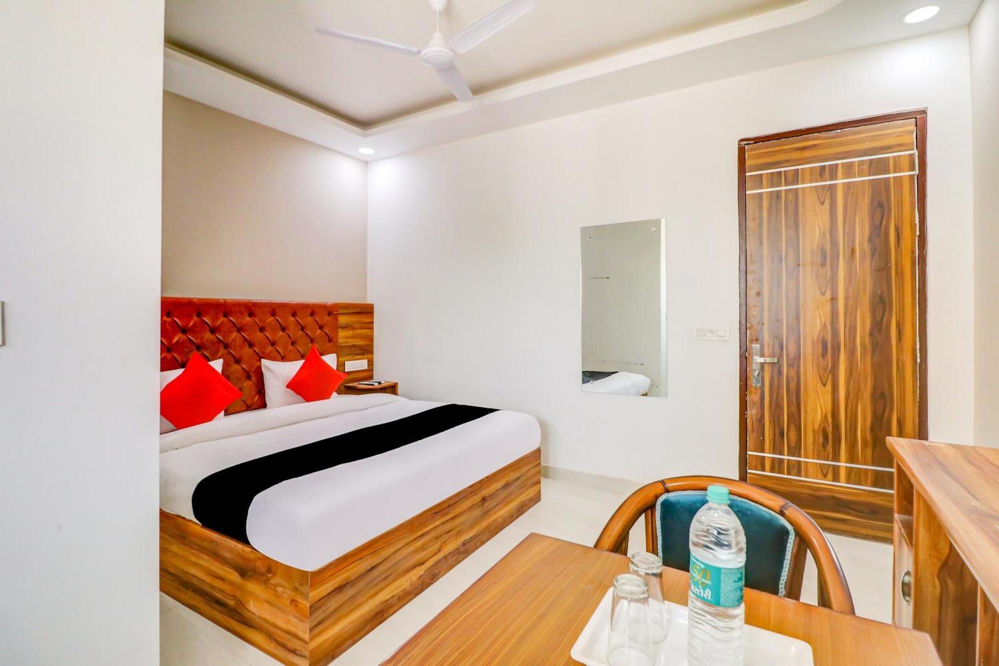 Oyo Flagship 80318 Hotel Sai Plaza Near Indira Gandhi International Airport New Delhi Eksteriør bilde